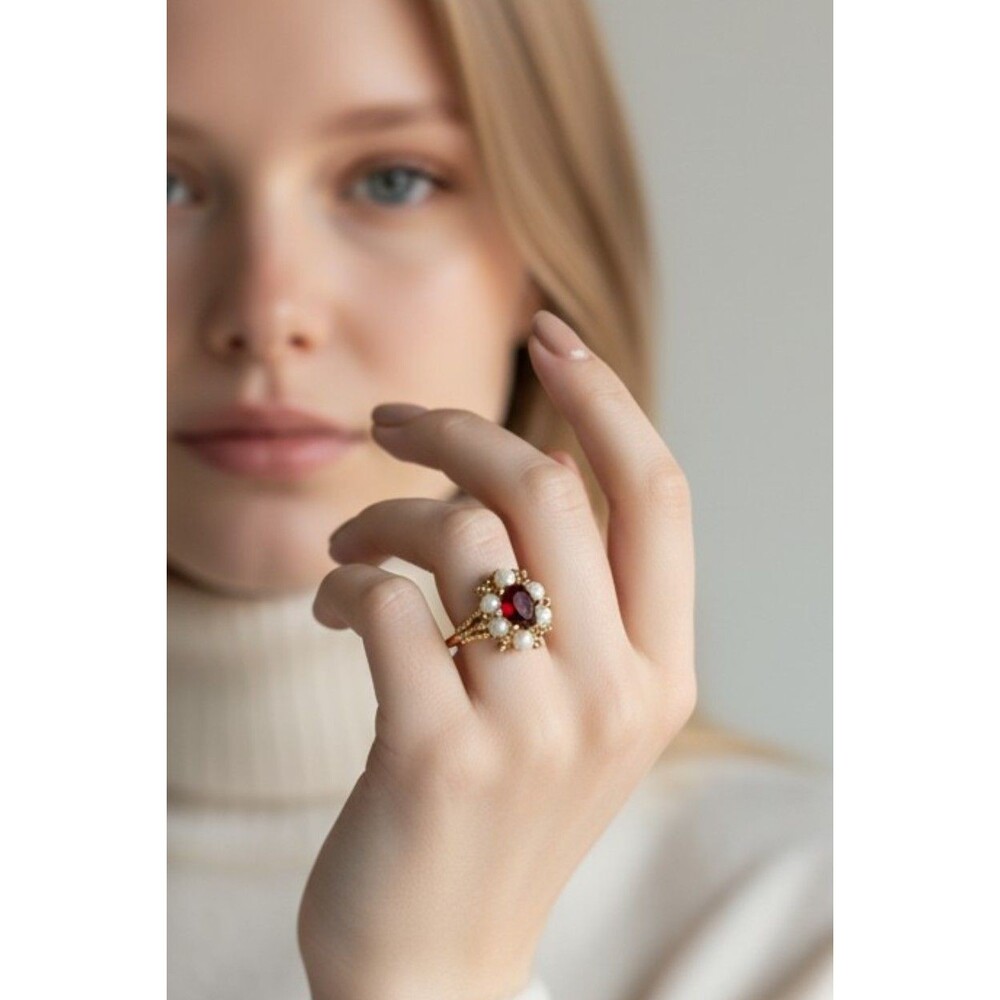 Vtg Gold Toned Adjustable Avon Ring w/ Glass Red Stone & Faux Pearls 7.5" Gothic